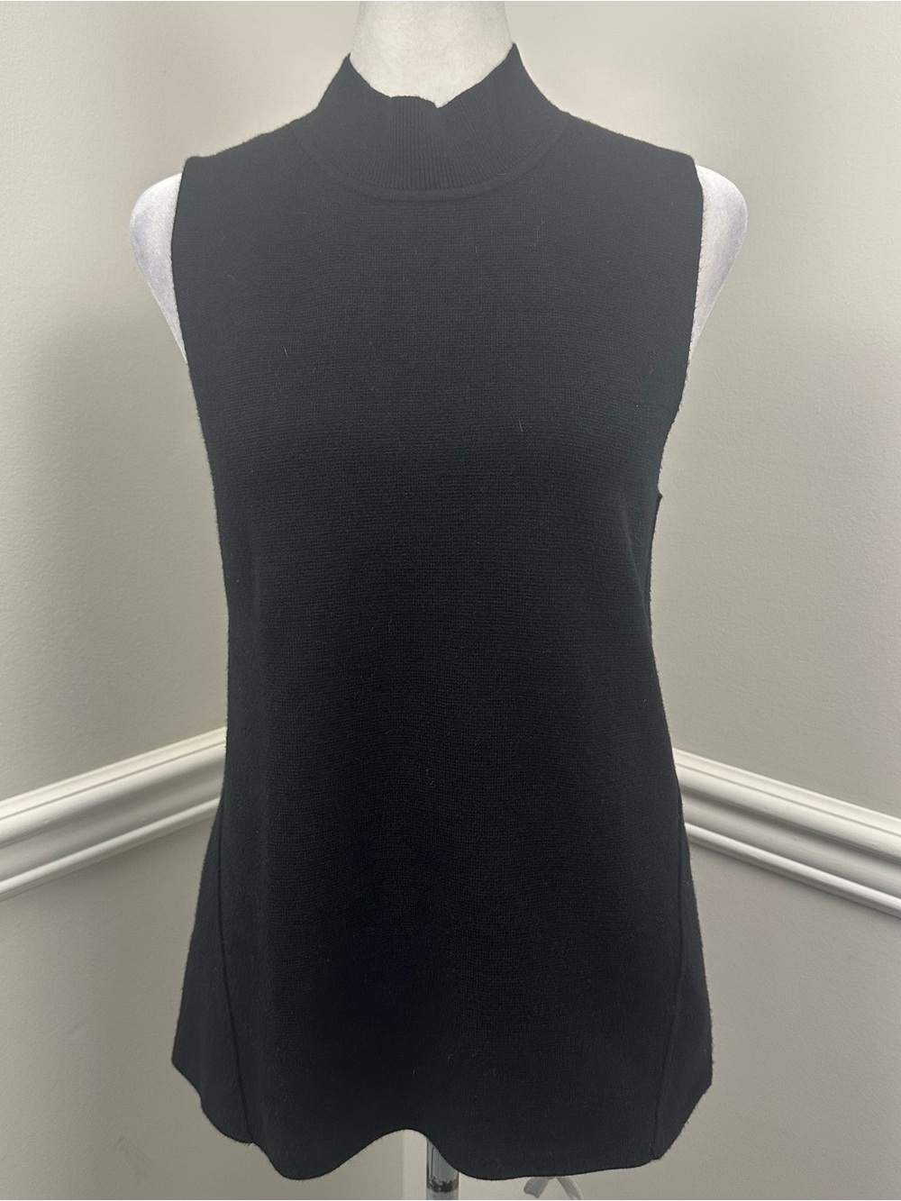 Banana Republic Black Sleeveless Mock Neck Tank S